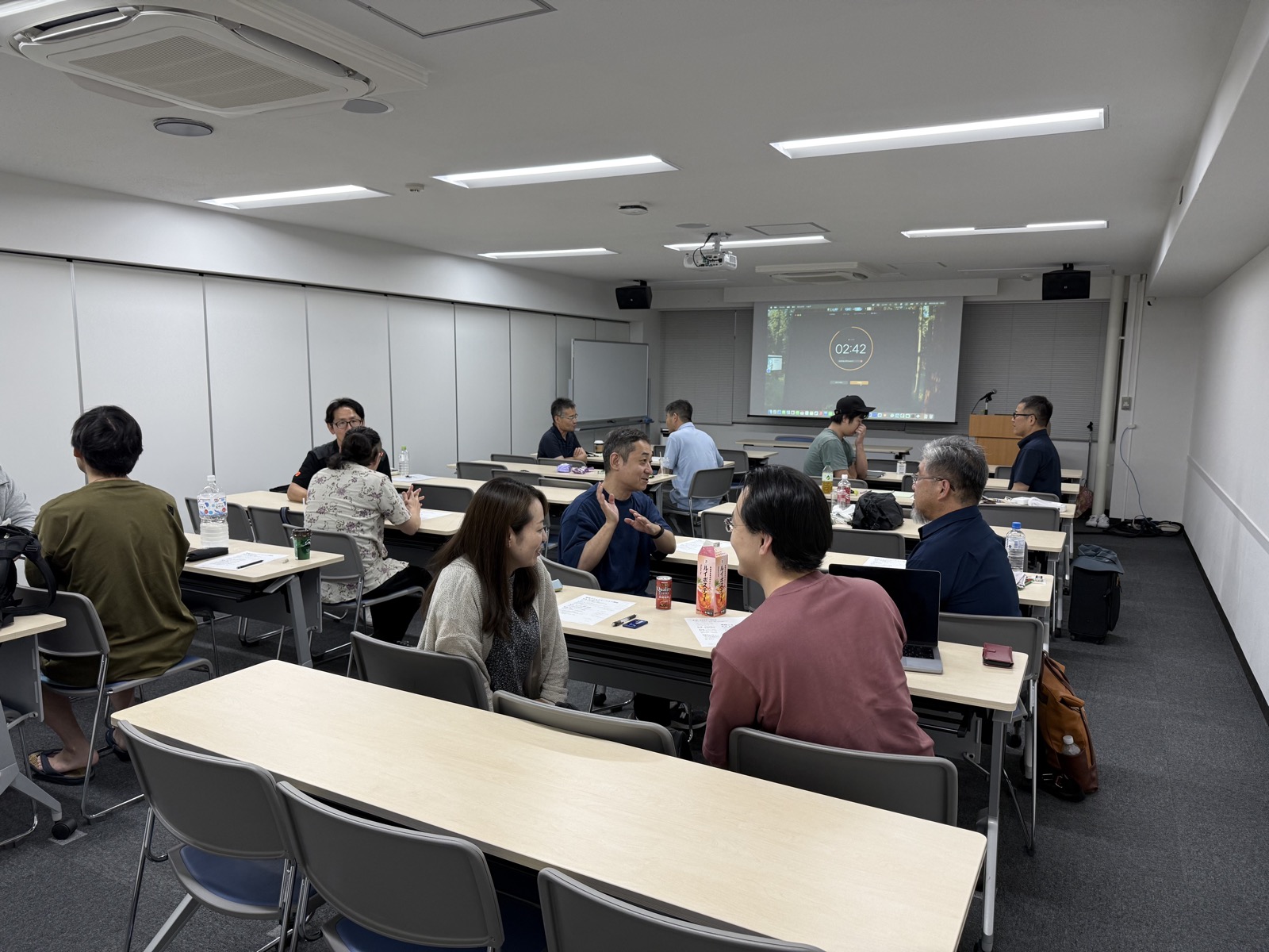 コミュニケーション講座で面談の練習を行う様子